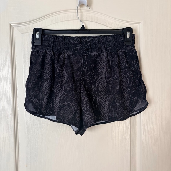 Glyder Womens Black Snakeskin Lined Running Shorts, Medium - Picture 3 of 9